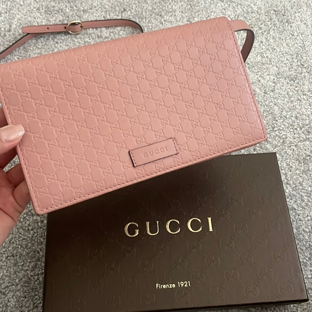 Gucci Soft Pink Leather Crossbody Wallet Bag